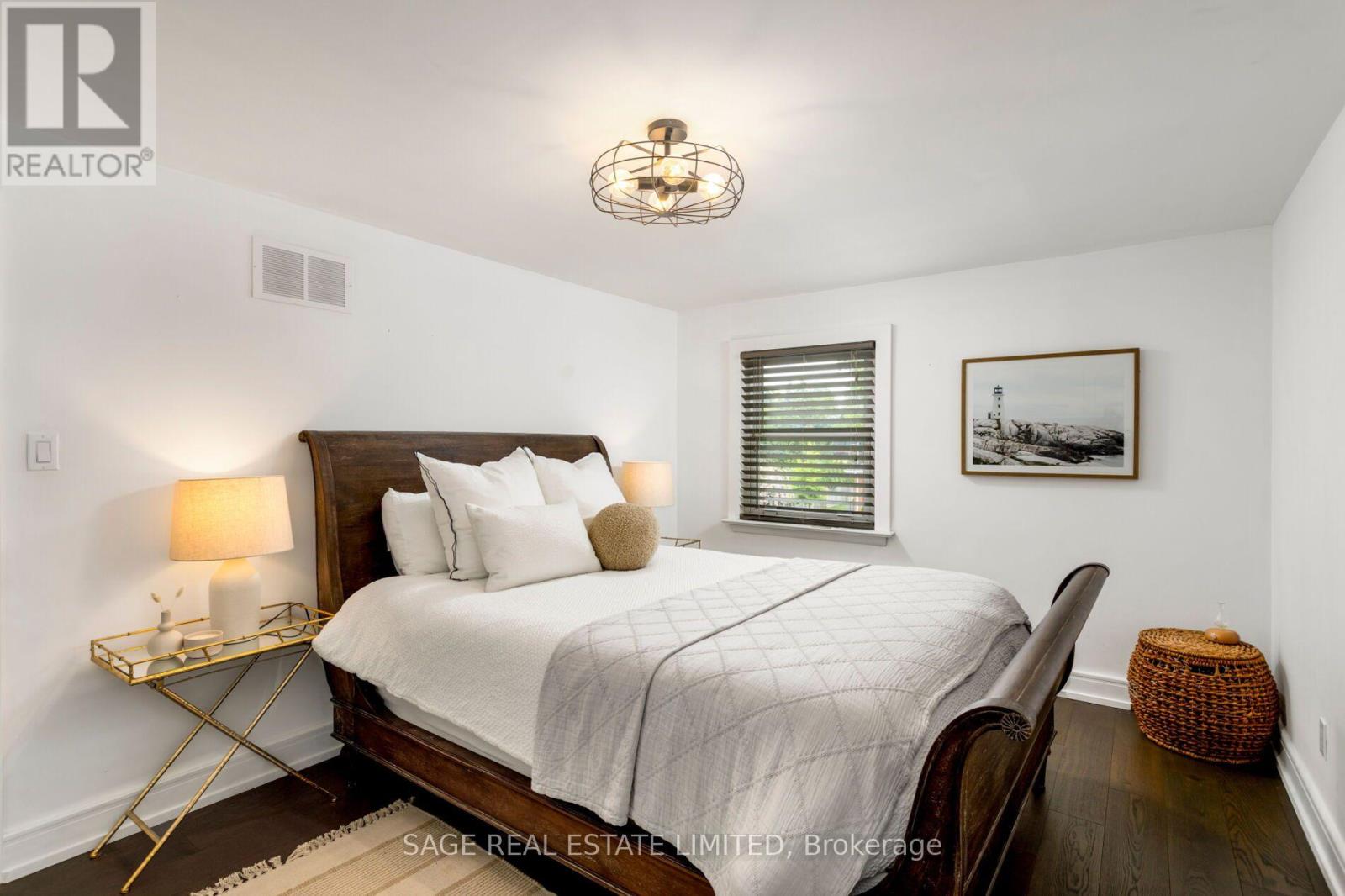2194 YORKSHIRE CRESCENT - 33