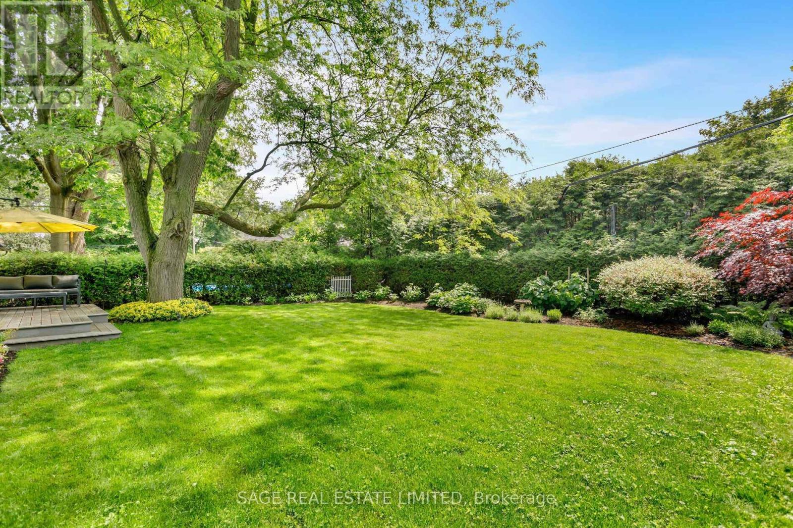 2194 YORKSHIRE CRESCENT - 43