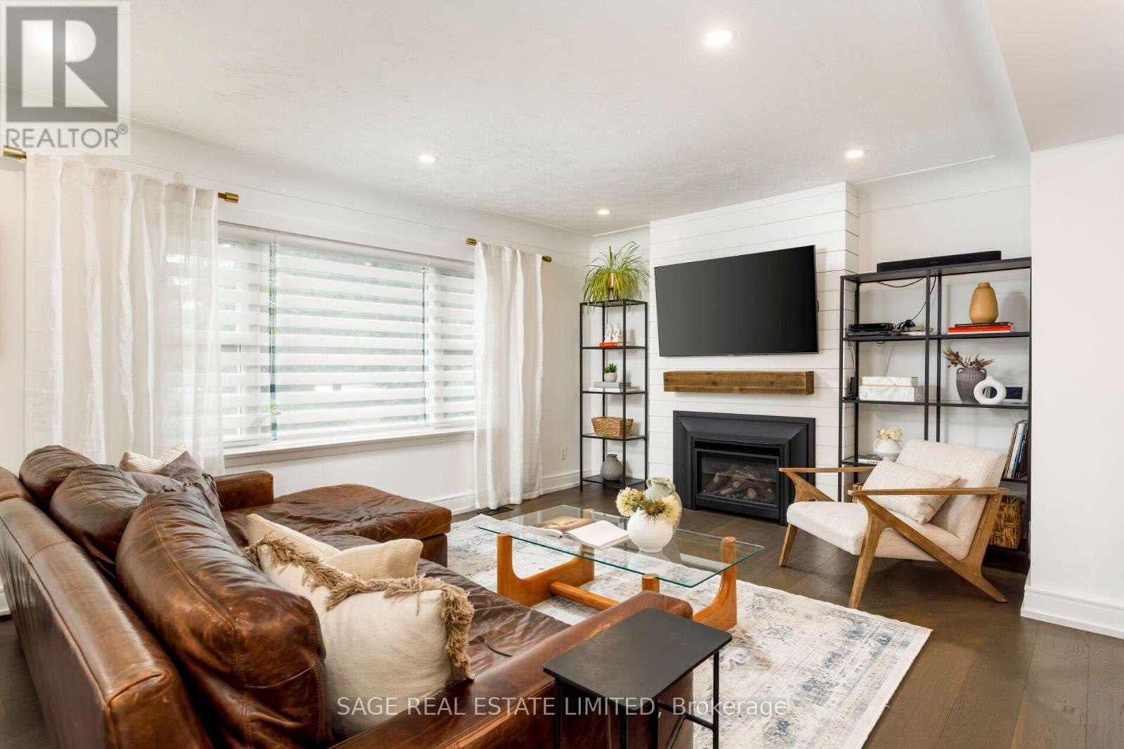 2194 YORKSHIRE CRESCENT - 7