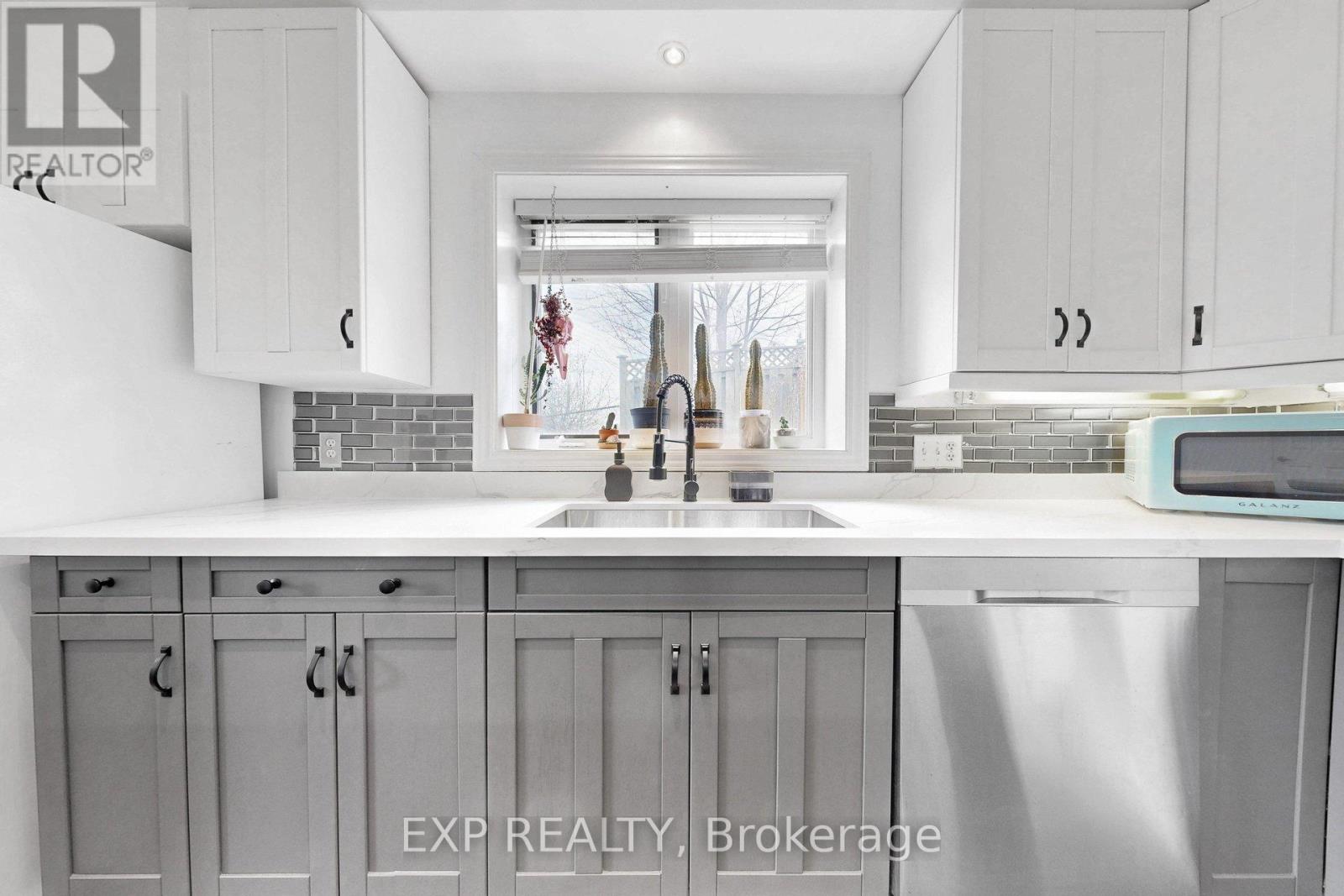 348 ELGIN STREET W - 23