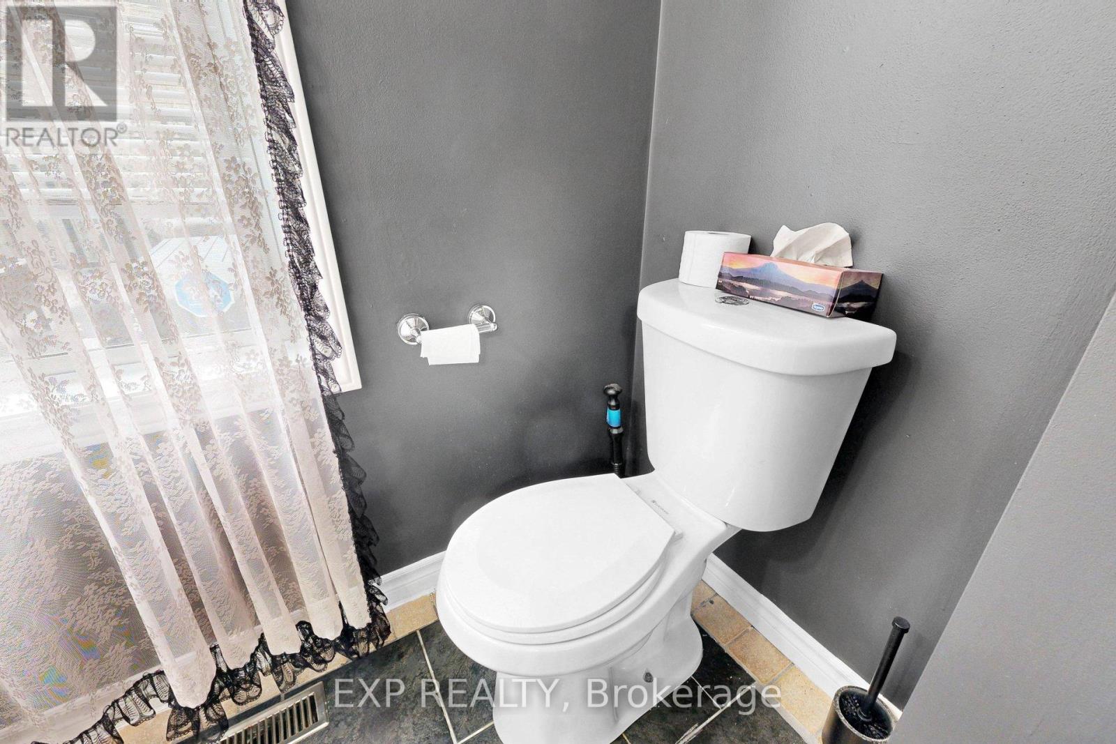348 ELGIN STREET W - 27