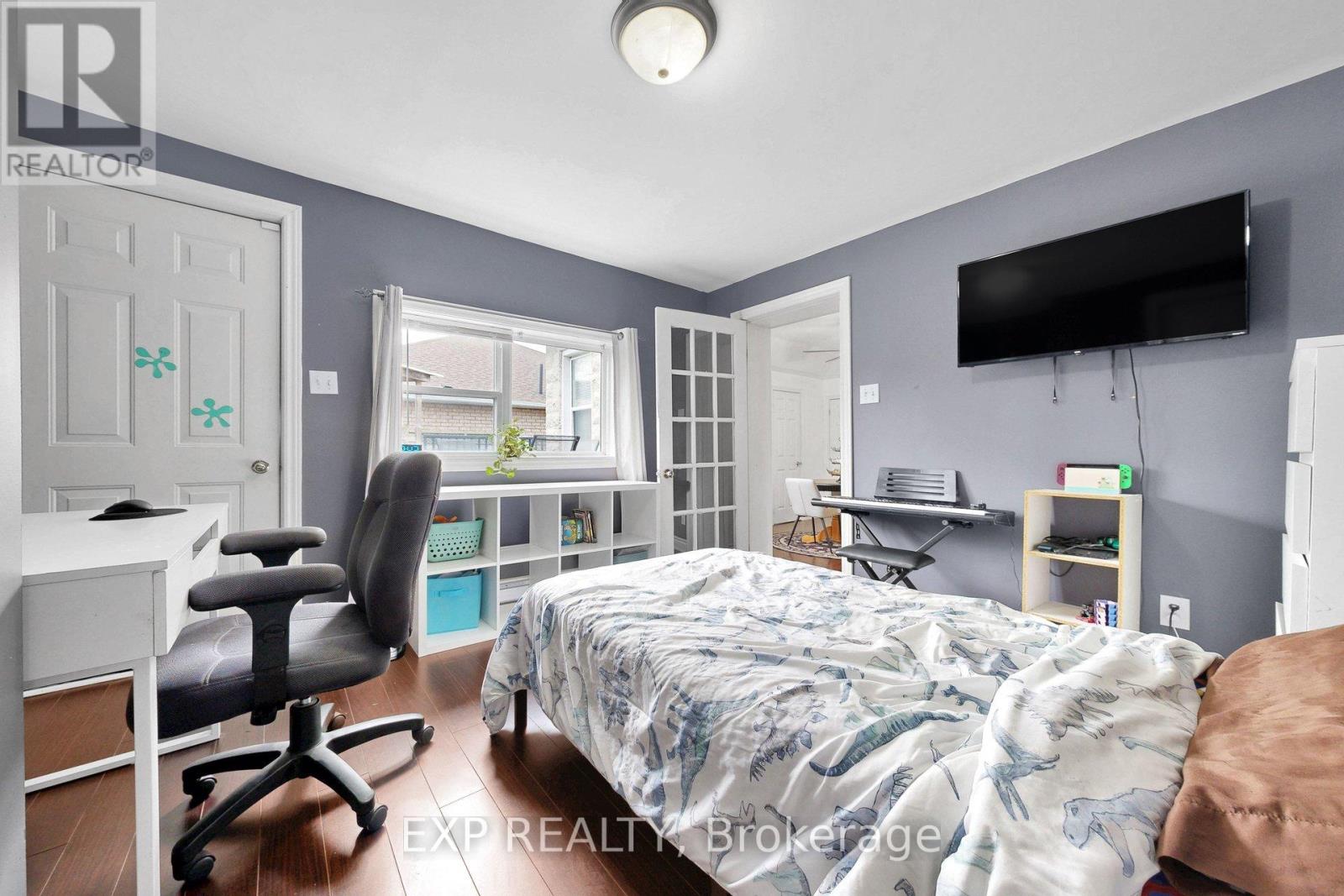 348 ELGIN STREET W - 29