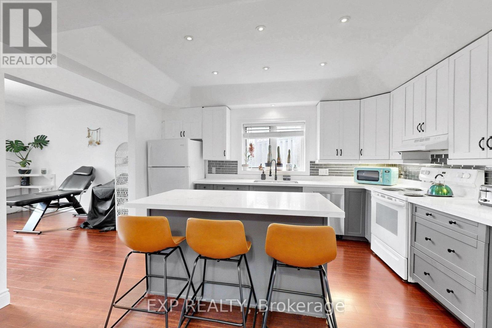348 ELGIN STREET W - 3