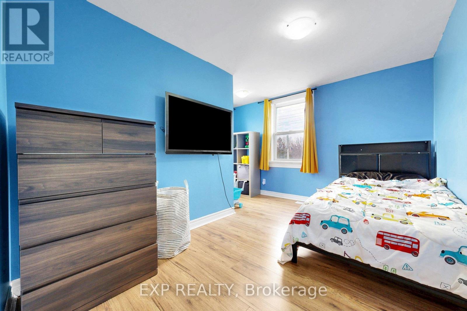 348 ELGIN STREET W - 32