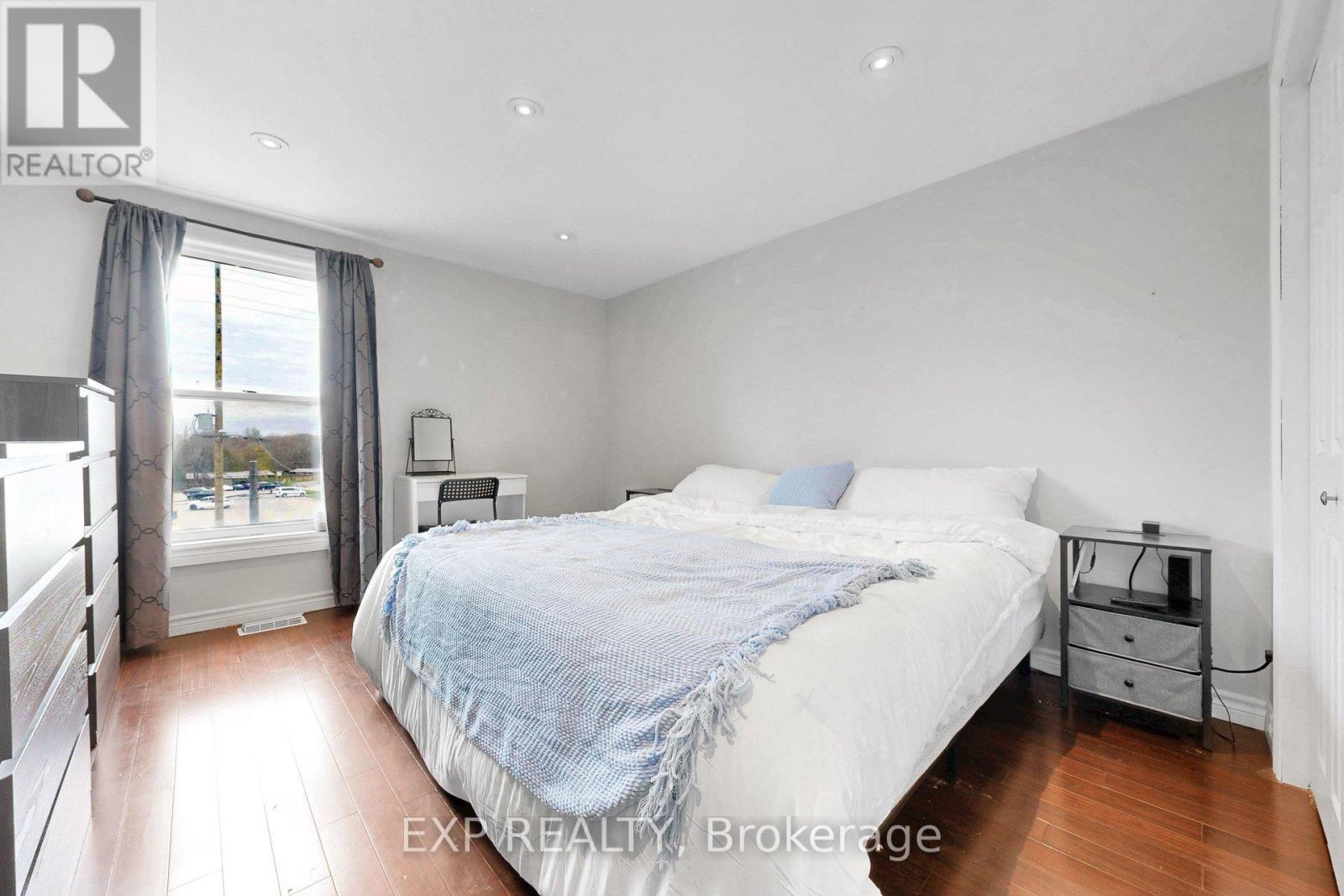 348 ELGIN STREET W - 35