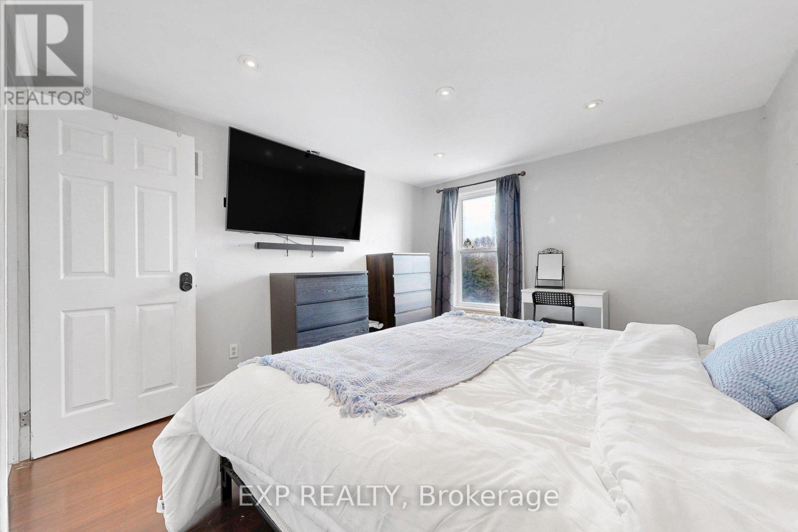 348 ELGIN STREET W - 36