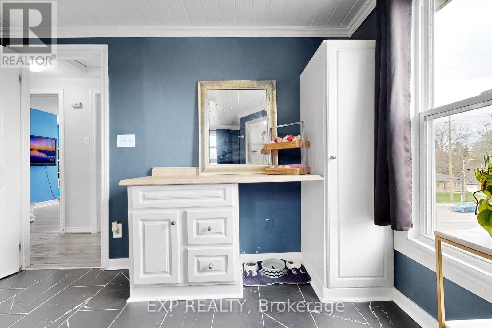 348 ELGIN STREET W - 43