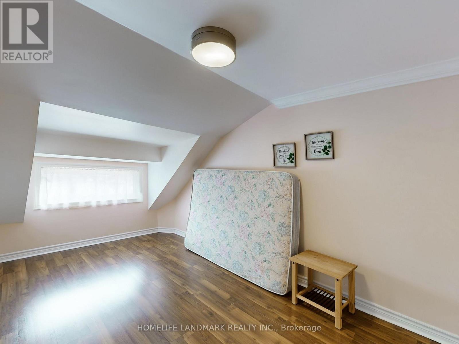 674 COLBORNE STREET E - 11