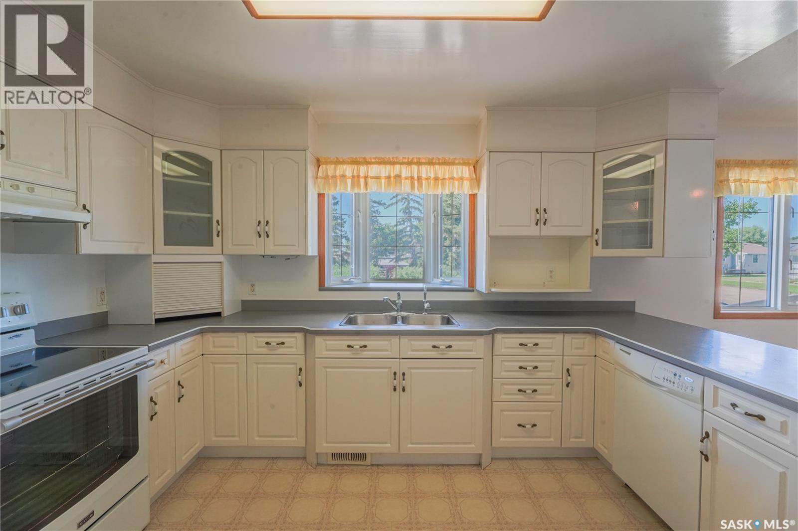 126 5th AVENUE W - 18