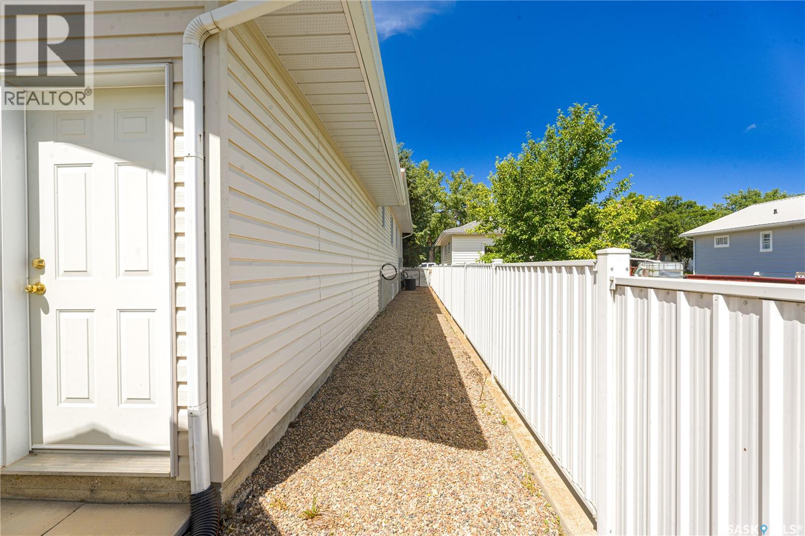 126 5th AVENUE W - 40