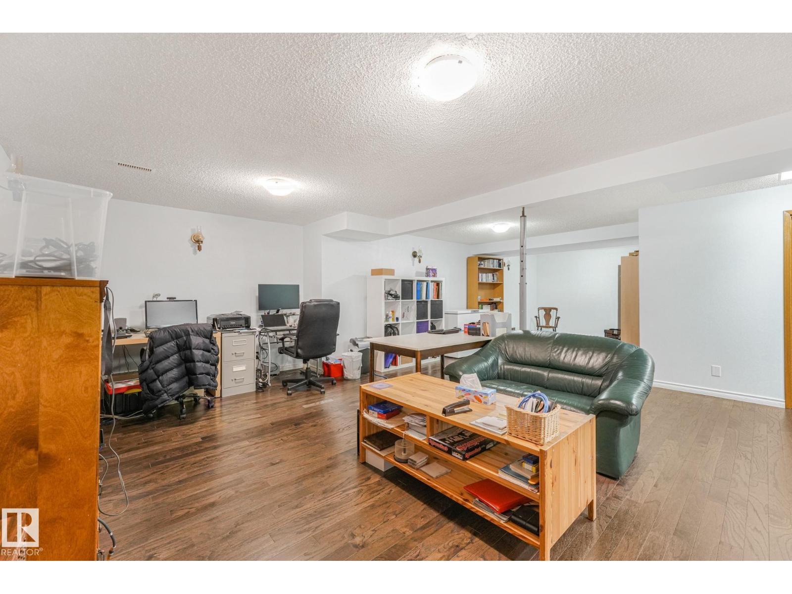 14203 74 ST NW - 35