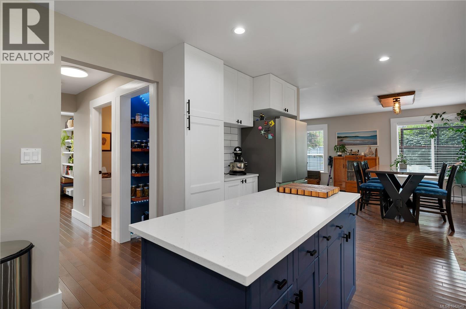 212 Seabreeze Dr - 6