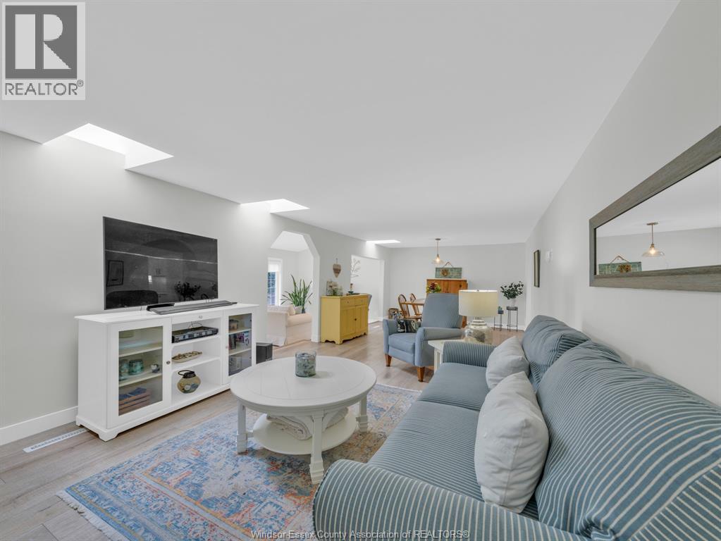 320 LAKEVIEW AVENUE - 11