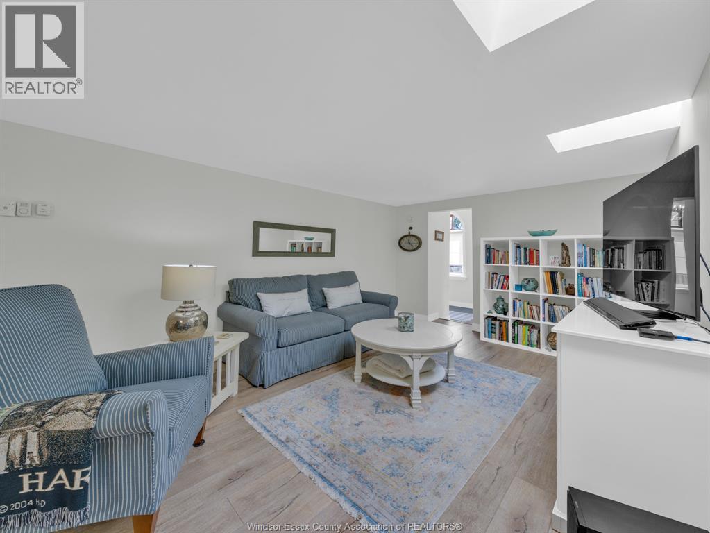320 LAKEVIEW AVENUE - 12