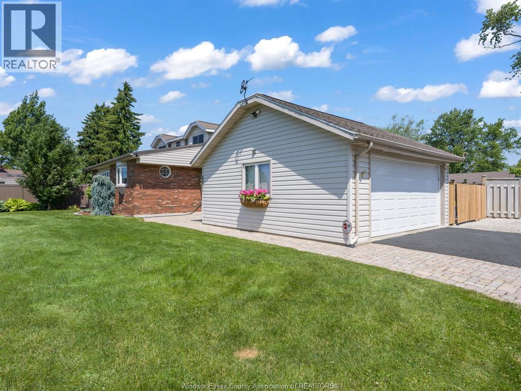 320 LAKEVIEW AVENUE - 32
