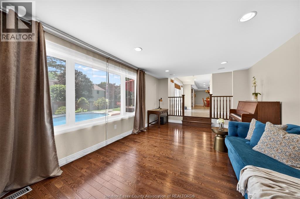 3595 HUNTINGTON - 23