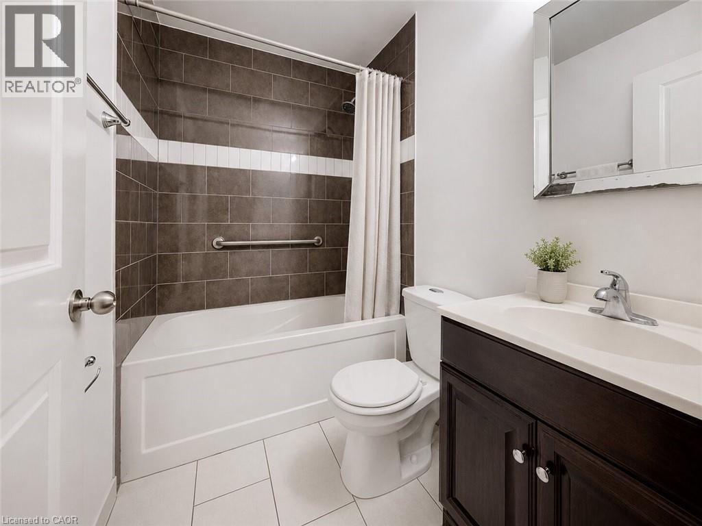 #15 119 CEDAR Street S - 15