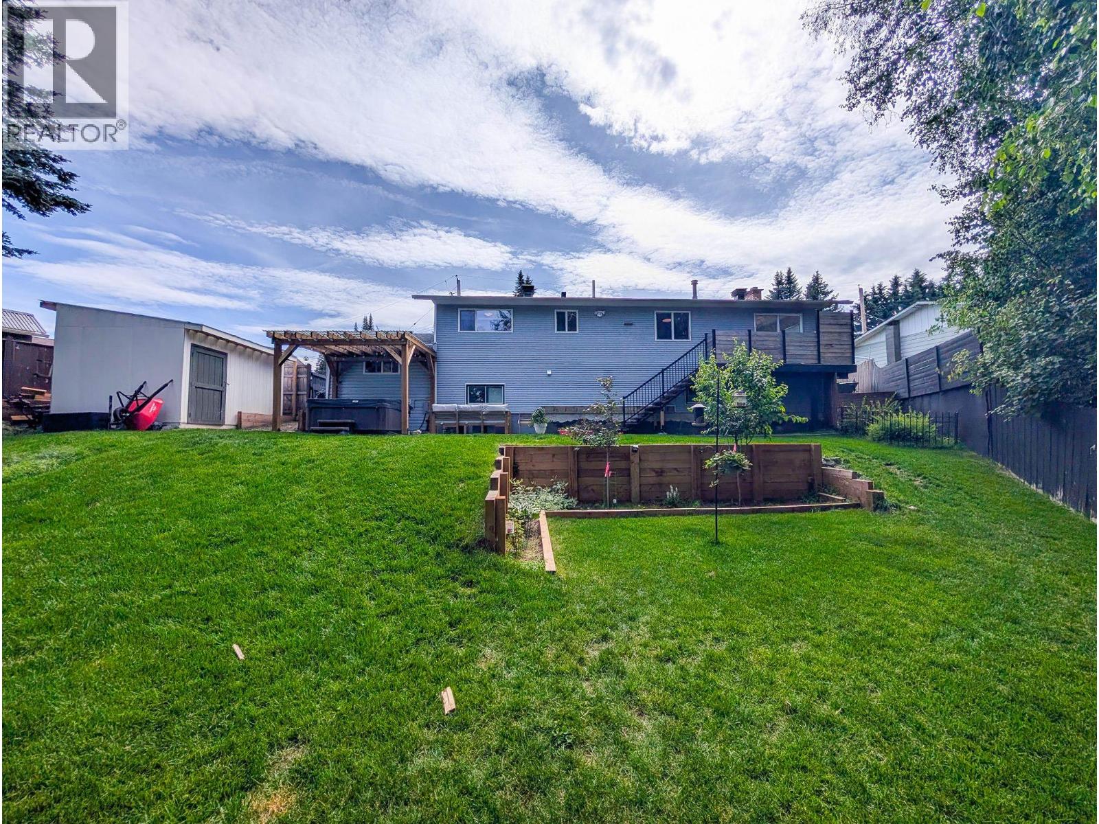 Photo 13 of 38 — 2910 WILDWOOD CRESCENT · Prince George, BC