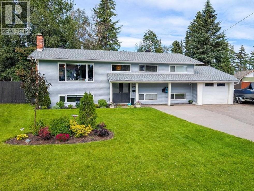 2910 WILDWOOD CRESCENT - 1