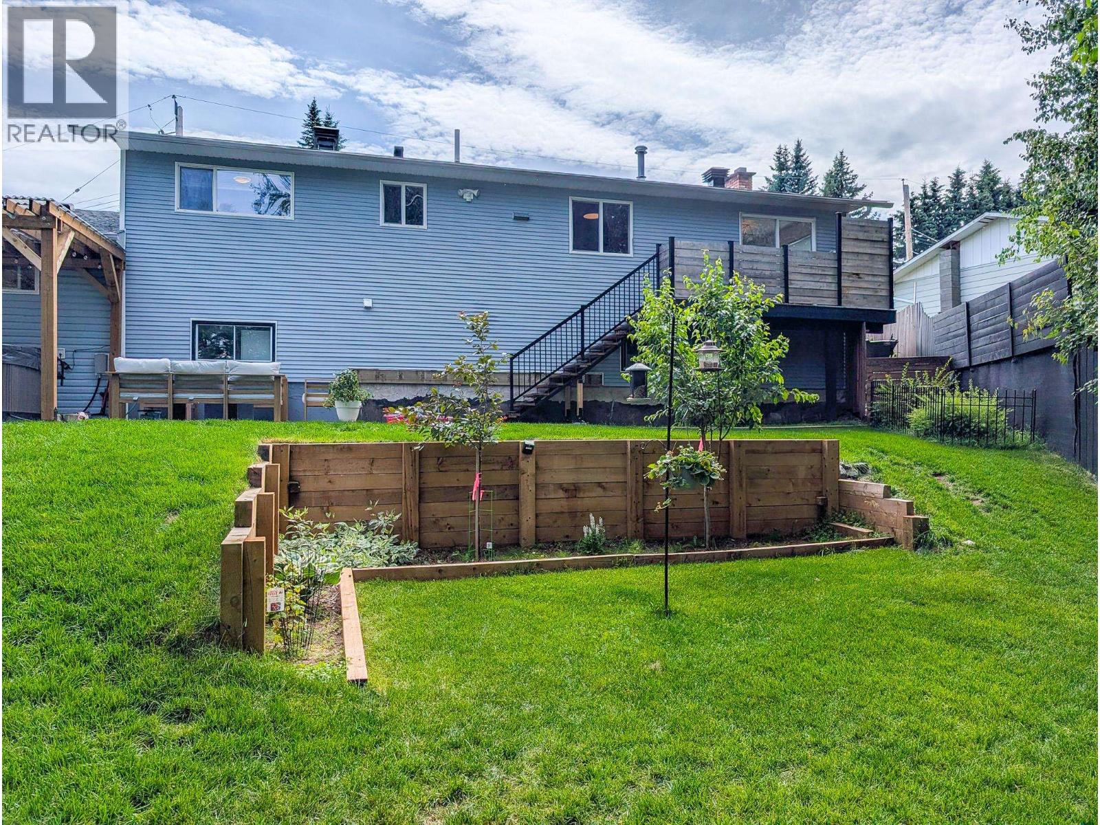 Photo 17 of 38 — 2910 WILDWOOD CRESCENT · Prince George, BC