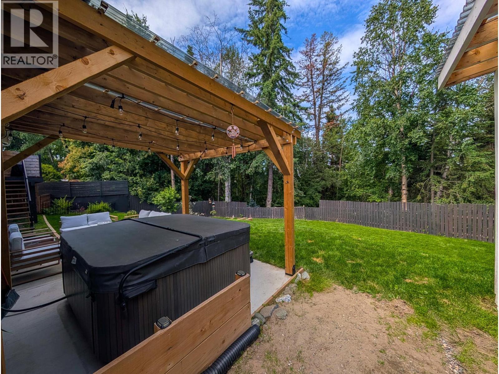 Photo 14 of 38 — 2910 WILDWOOD CRESCENT · Prince George, BC