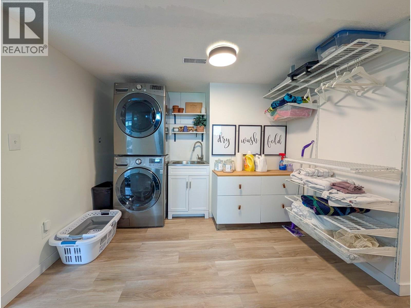 2910 WILDWOOD CRESCENT - 31