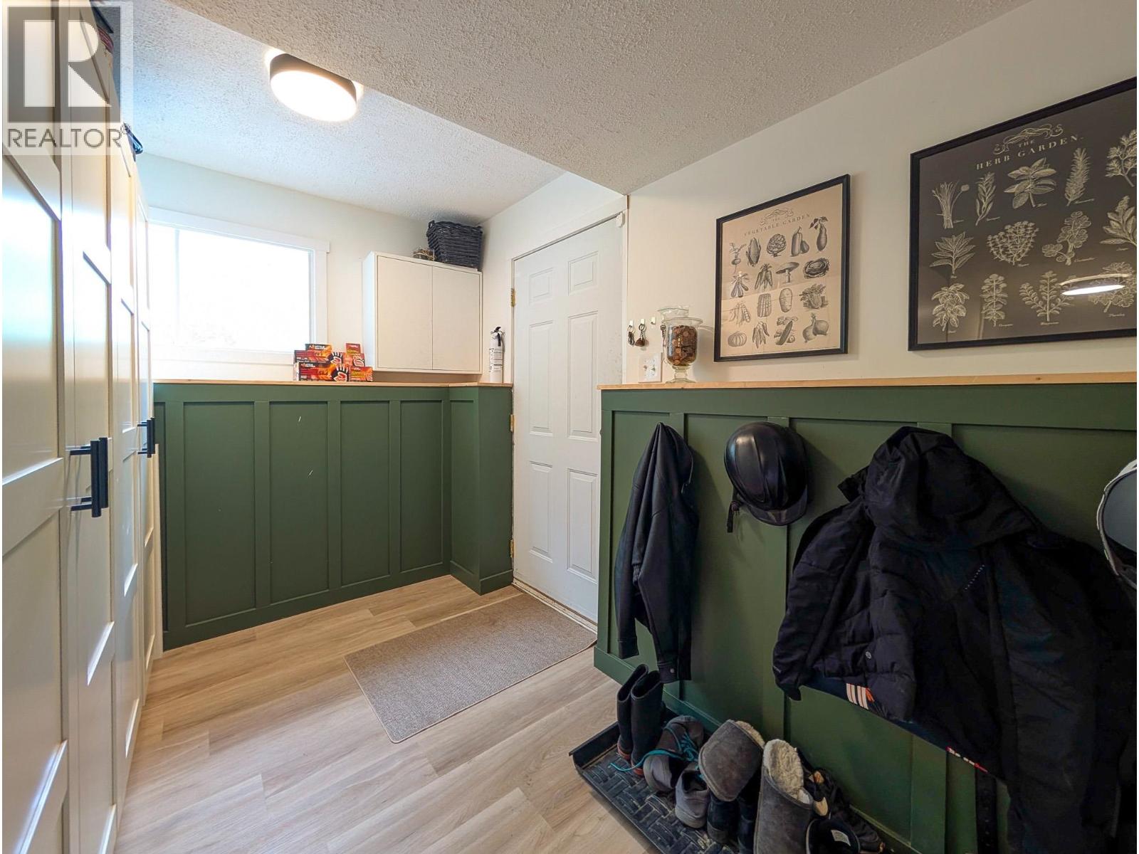 2910 WILDWOOD CRESCENT - 37