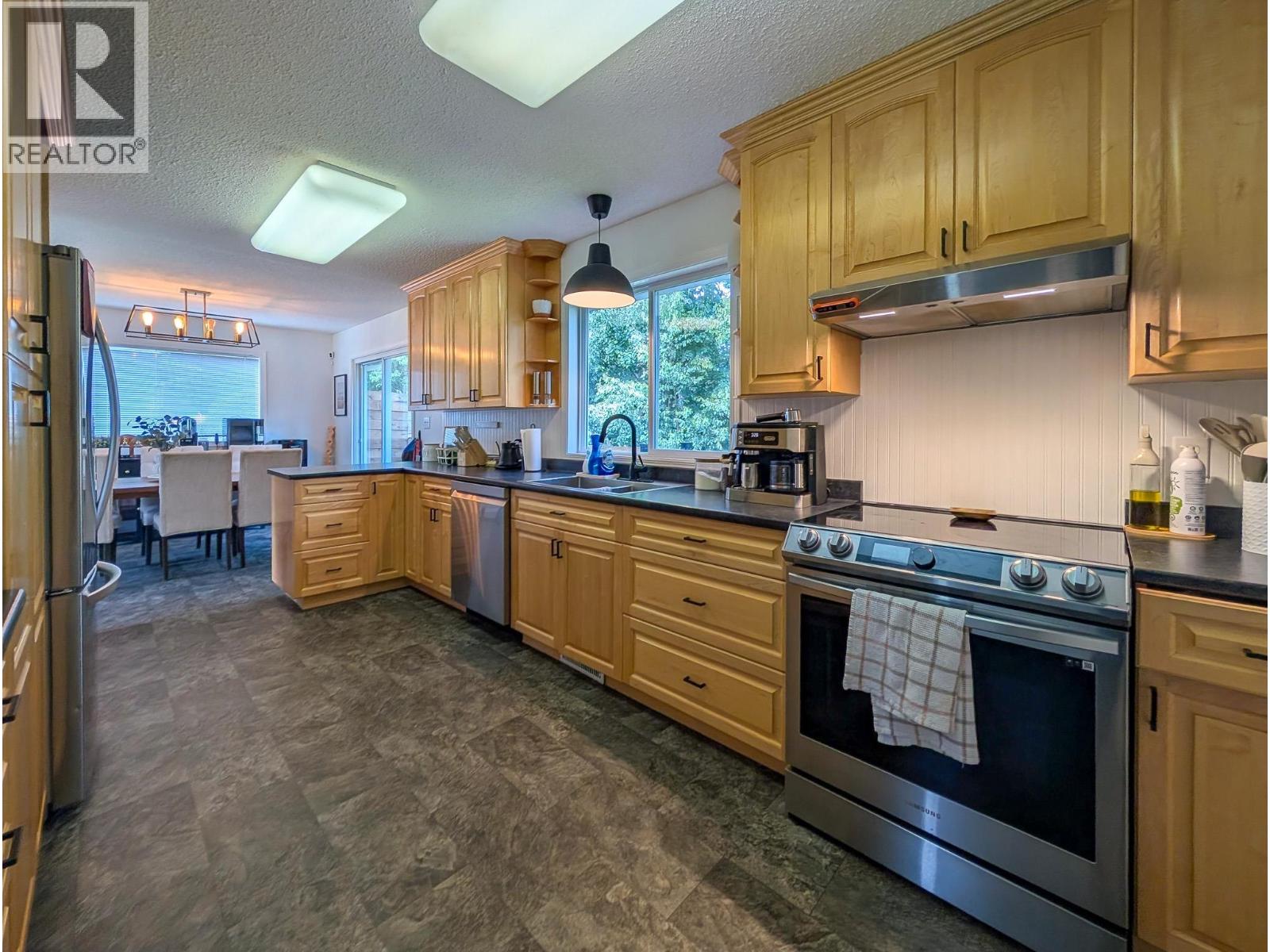 Photo 25 of 38 — 2910 WILDWOOD CRESCENT · Prince George, BC