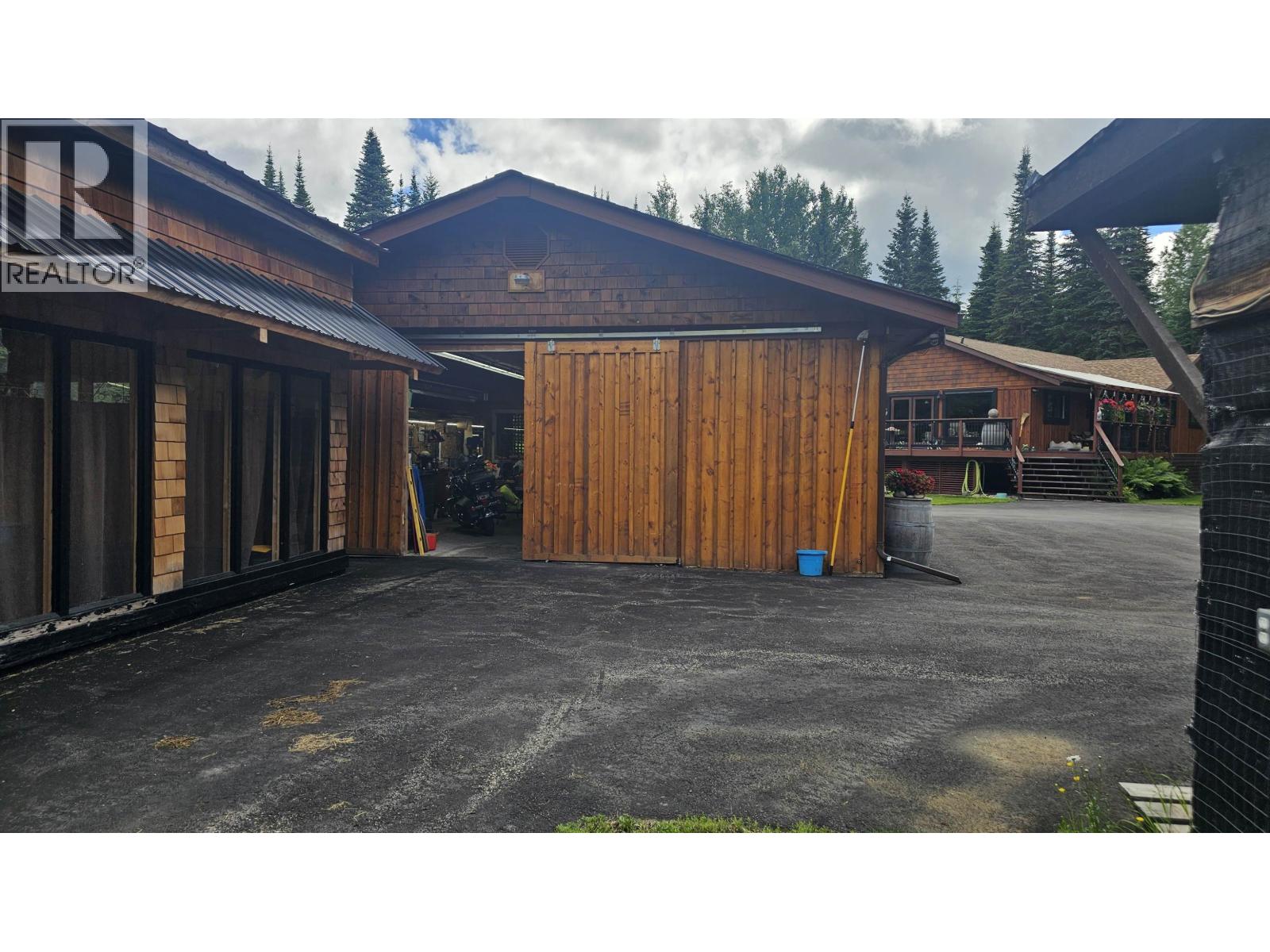 Photo 9 of 37 — 8600 SOLITUDE ROAD · Prince George, BC