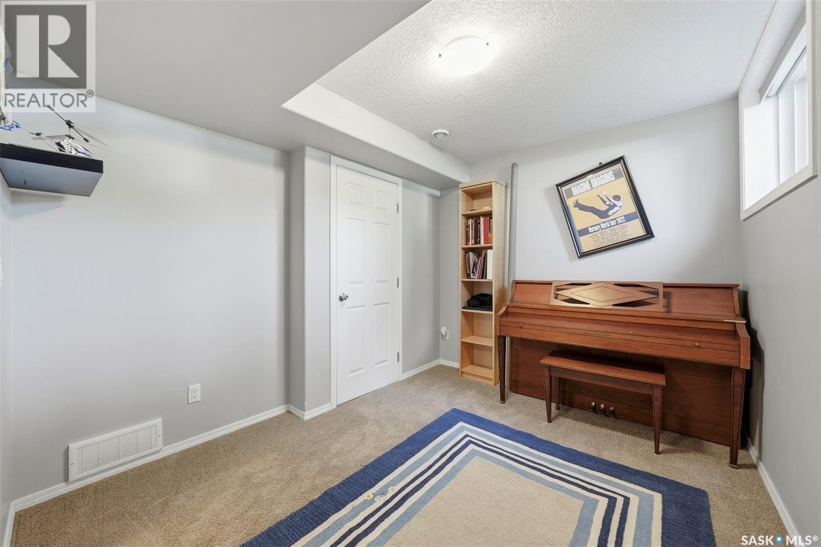 2218 St Andrews AVENUE - 33