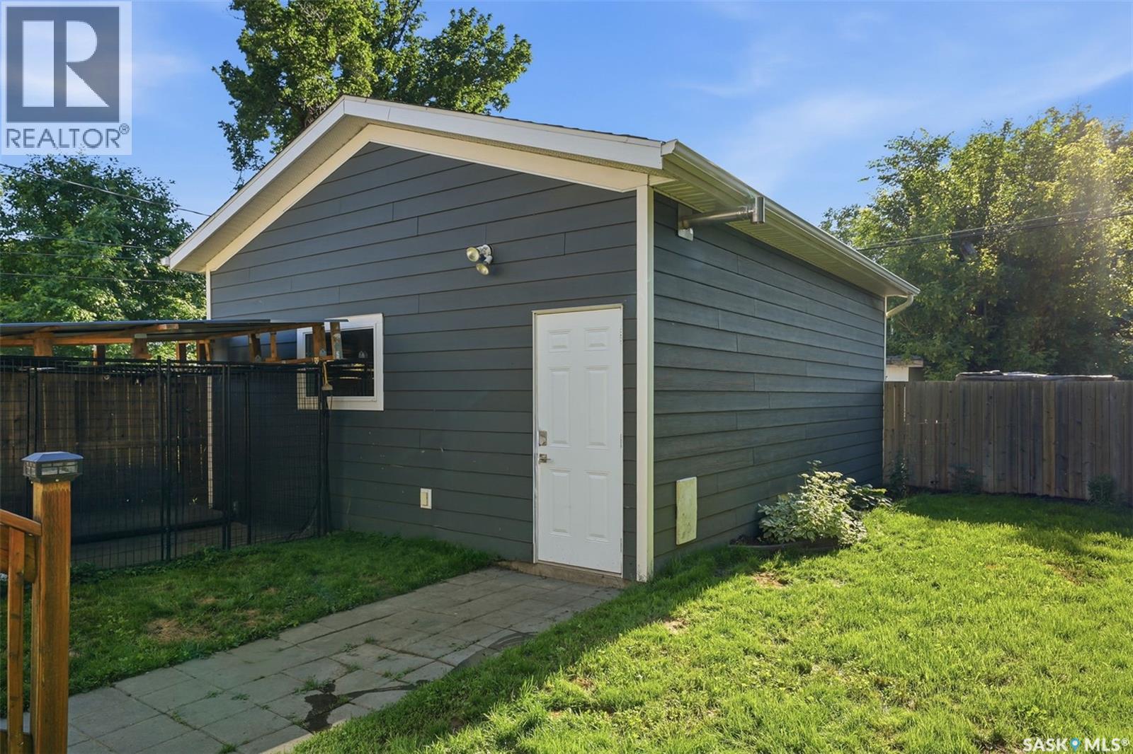 2218 St Andrews AVENUE - 40