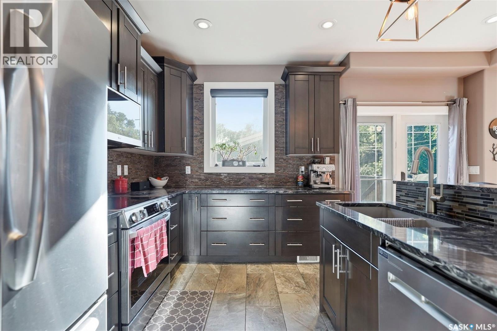 2218 St Andrews AVENUE - 12