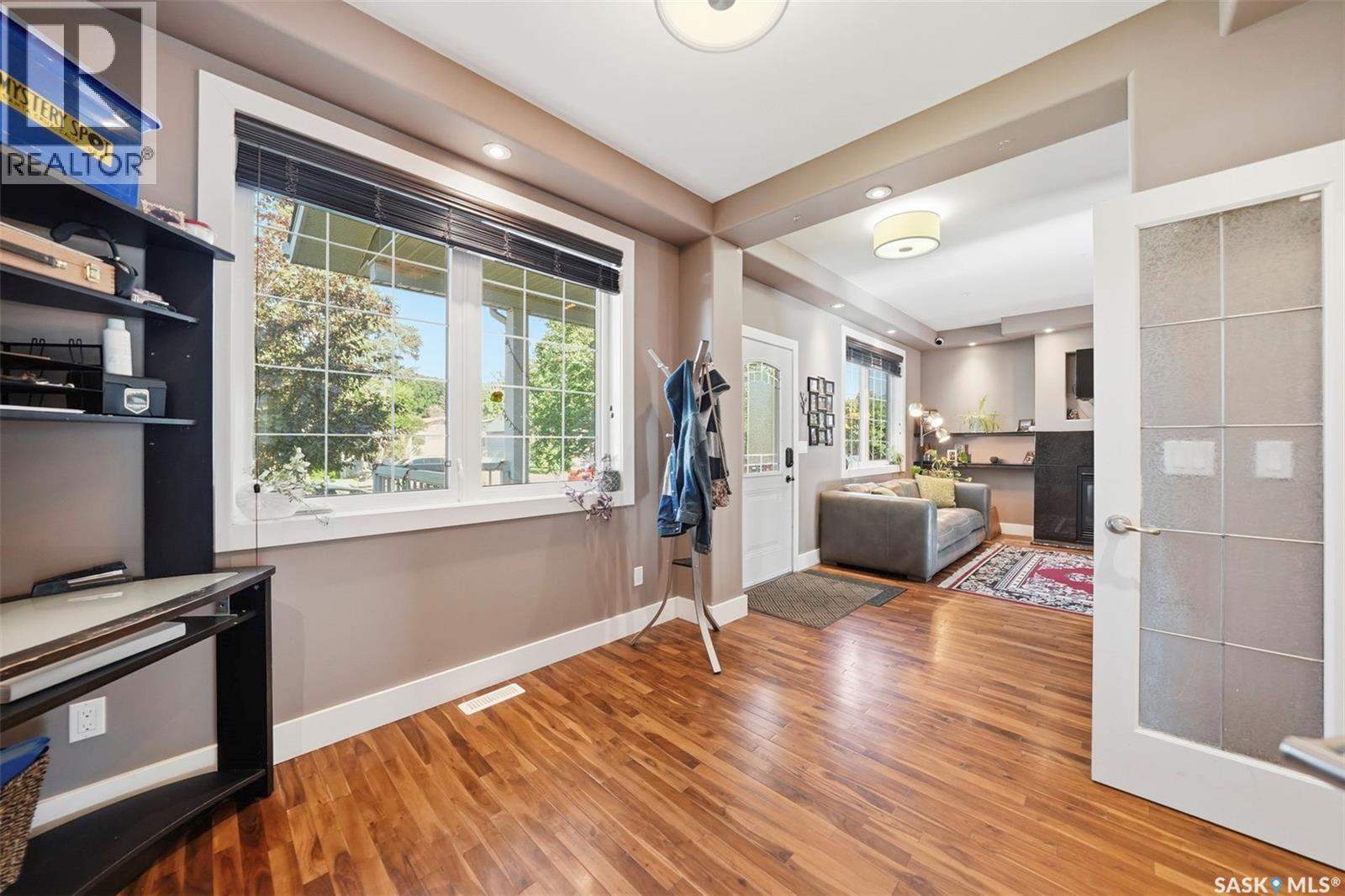 2218 St Andrews AVENUE - 4