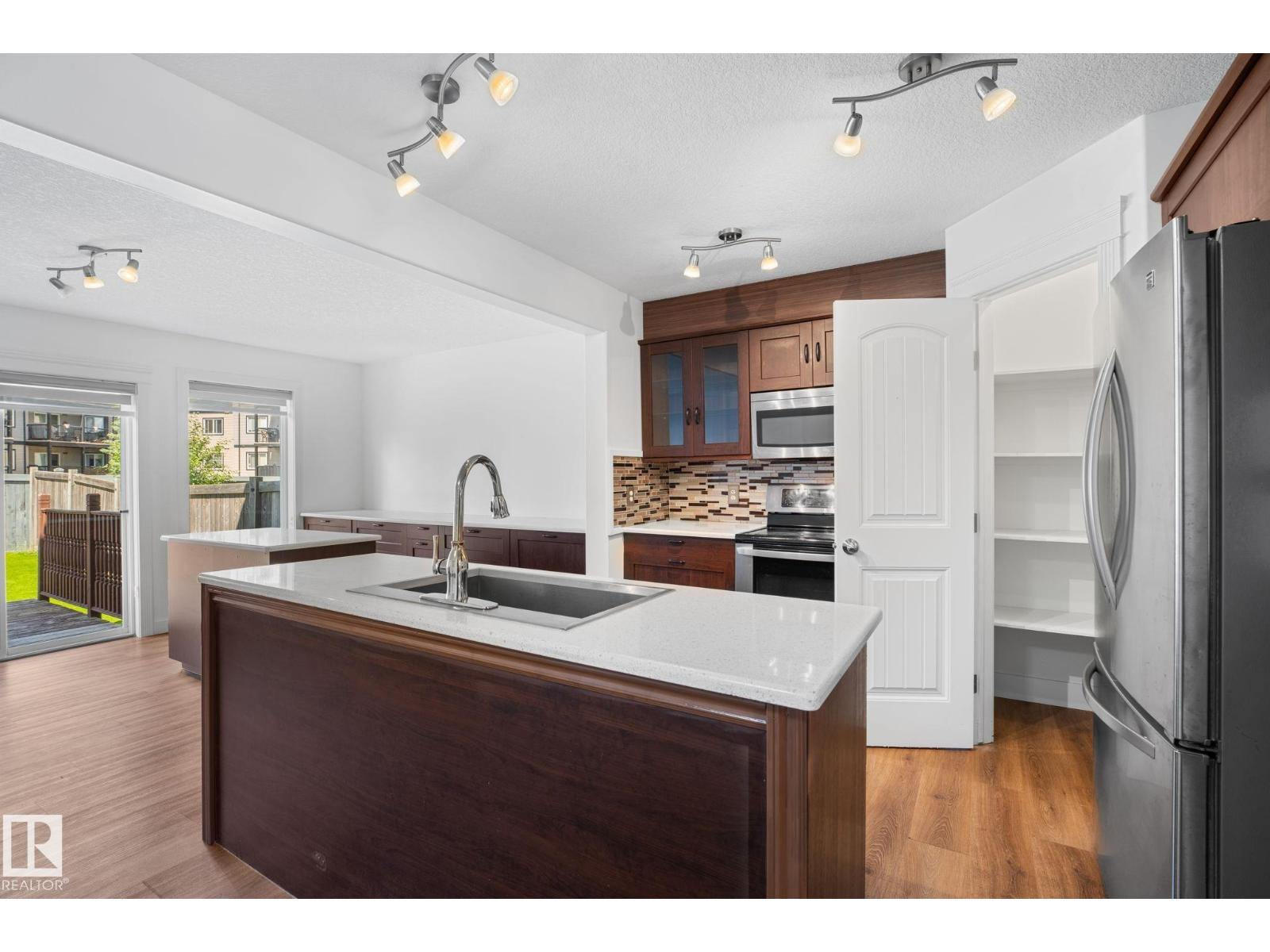5964 164 AV NW - 6
