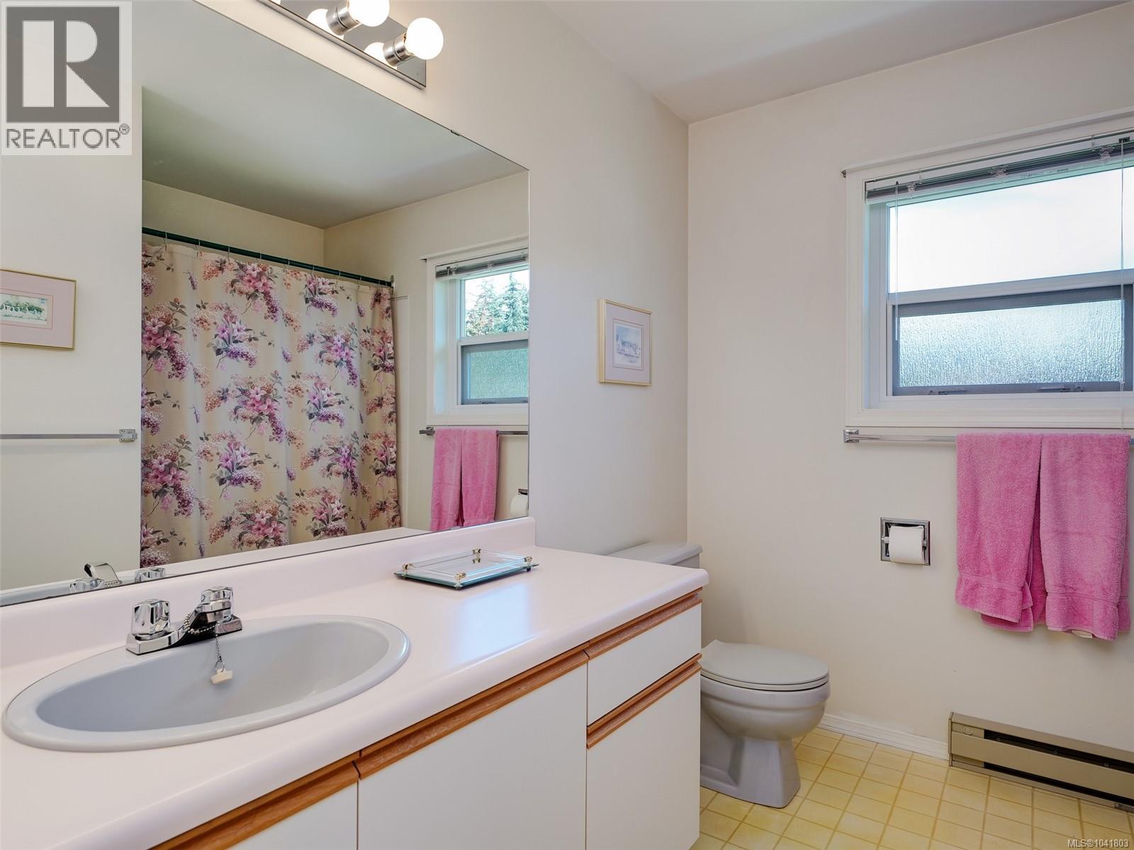 4813 Sunnygrove Pl, Saanich