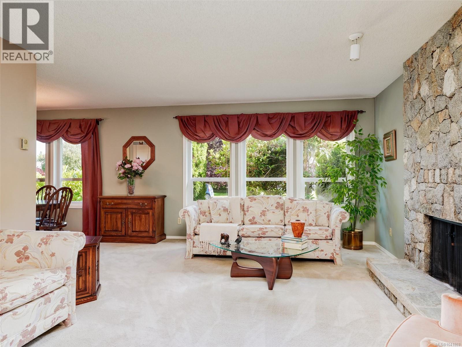 4813 Sunnygrove Pl, Saanich