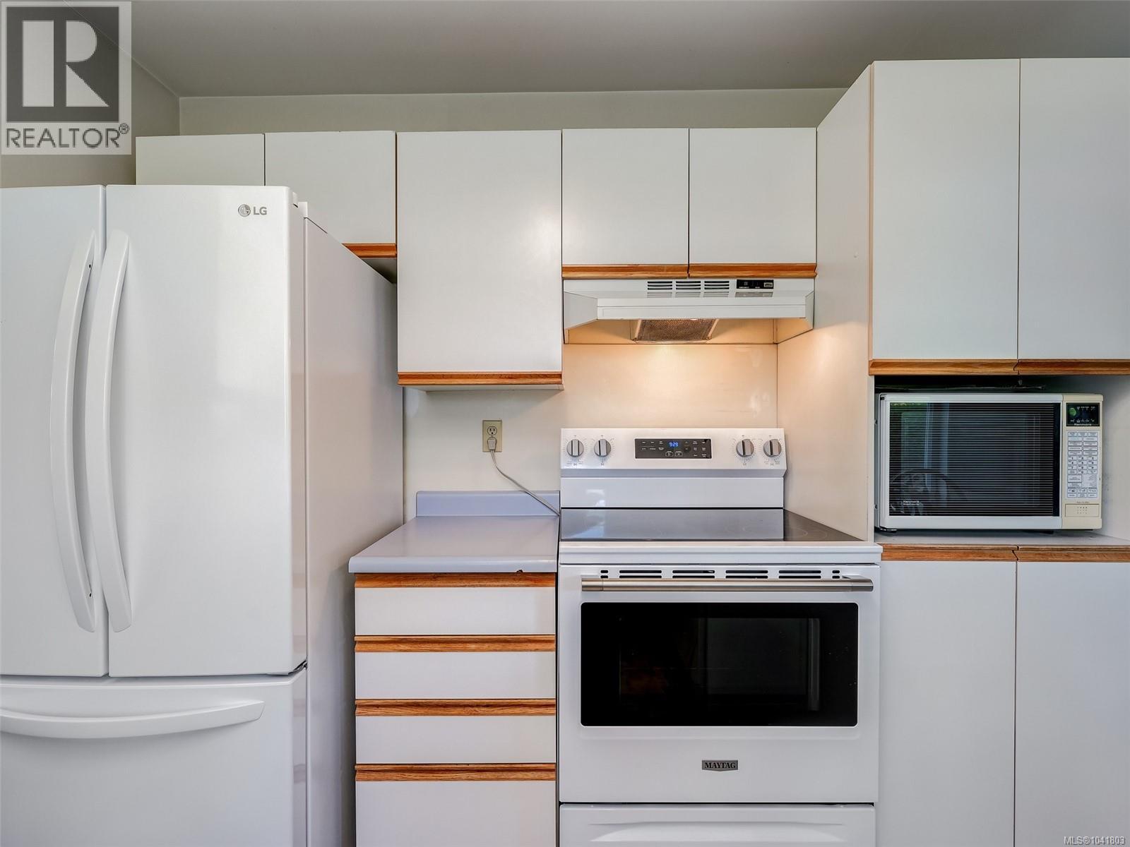 4813 Sunnygrove Pl, Saanich
