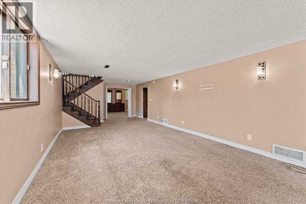 9688 CHESTNUT DRIVE - 22
