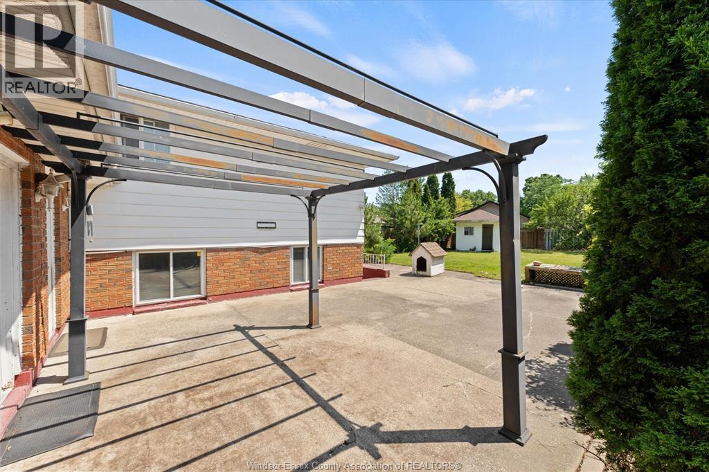 9688 CHESTNUT DRIVE - 32