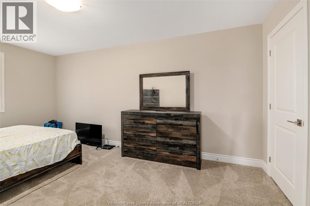 111 KINGSBRIDGE DRIVE - 21