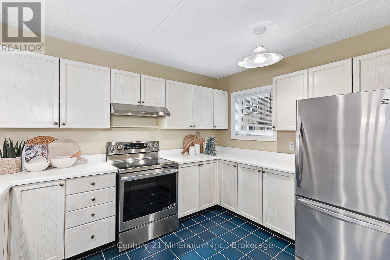 409 MARINERS WAY - 10