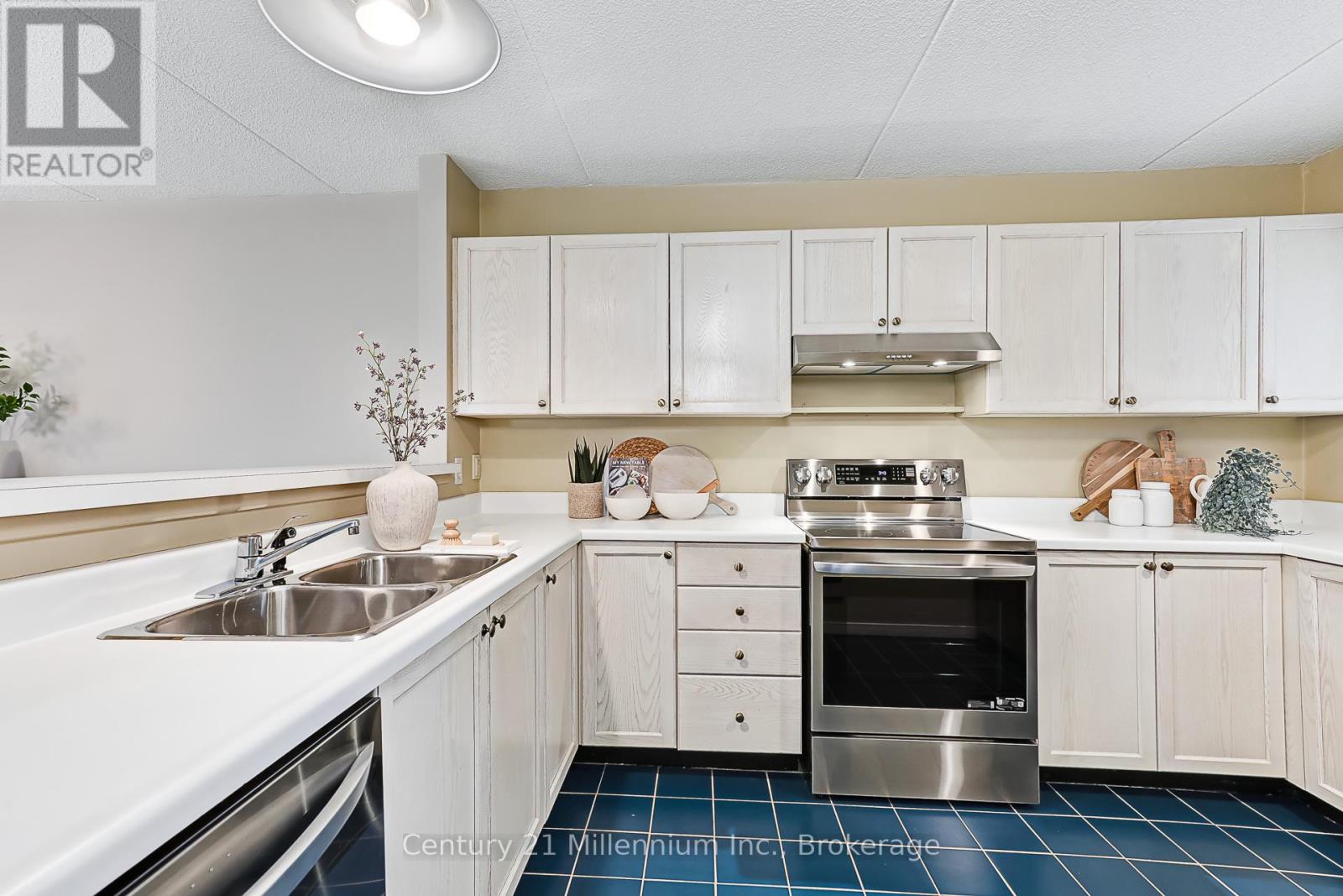 409 MARINERS WAY - 11
