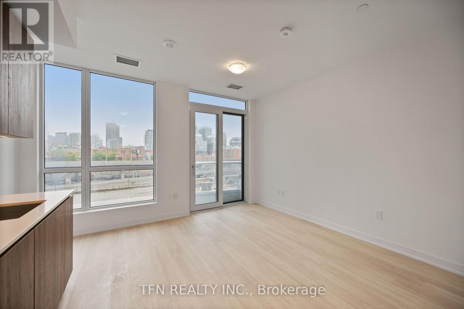 #504 15 RICHARDSON STREET - 3