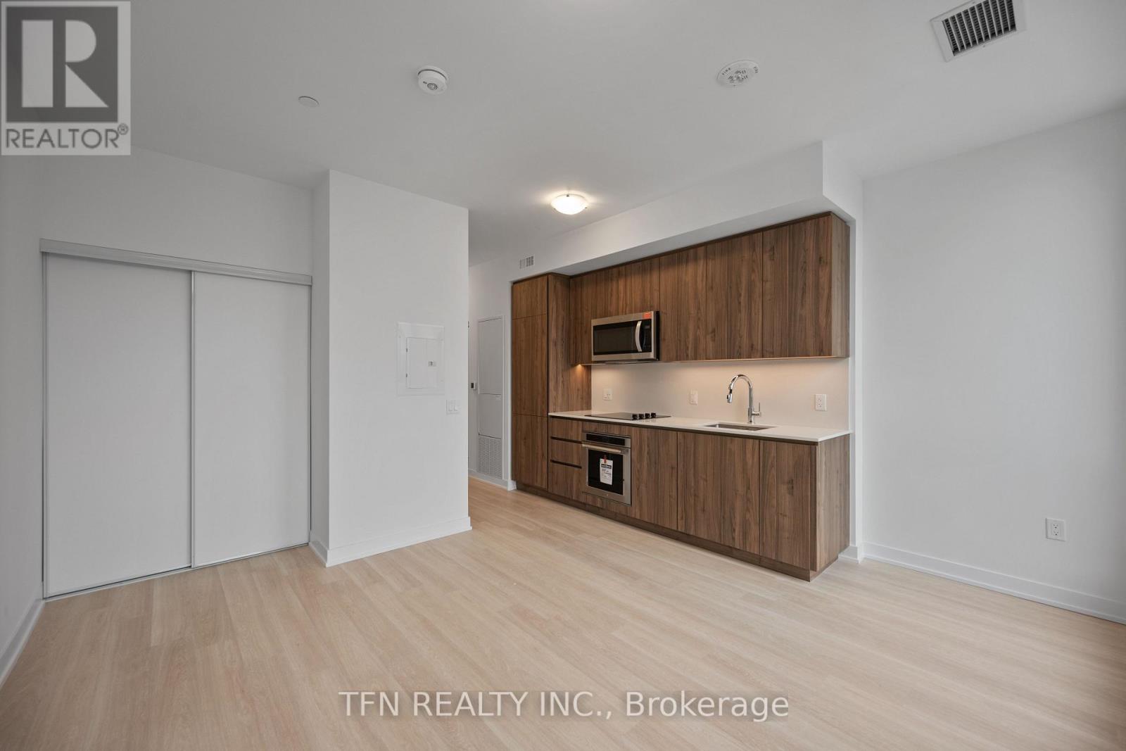 #504 15 RICHARDSON STREET - 5