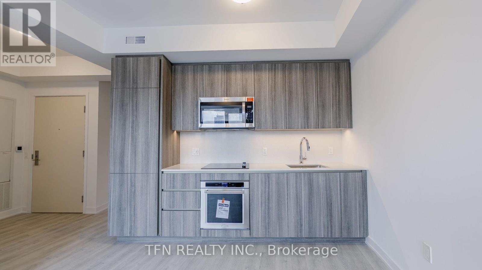 #801 15 RICHARDSON STREET - 6