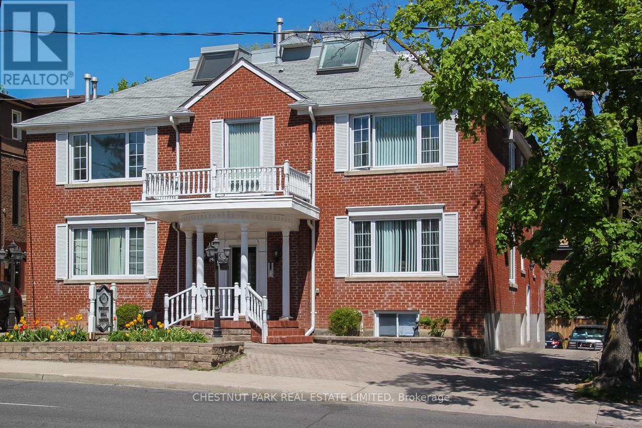 Photo of 1695 Bathurst Street