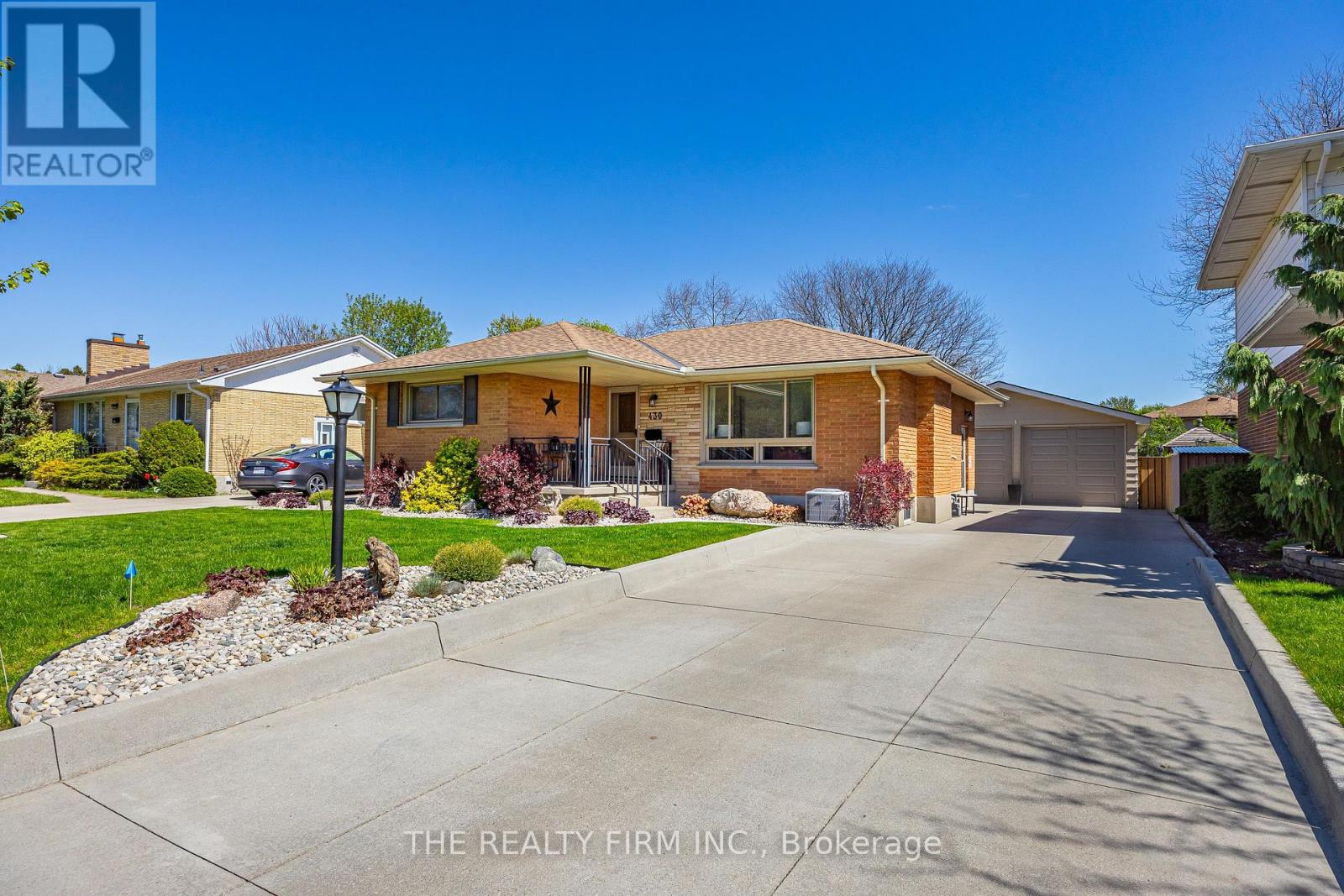 430 MAGNOLIA CRESCENT - 1