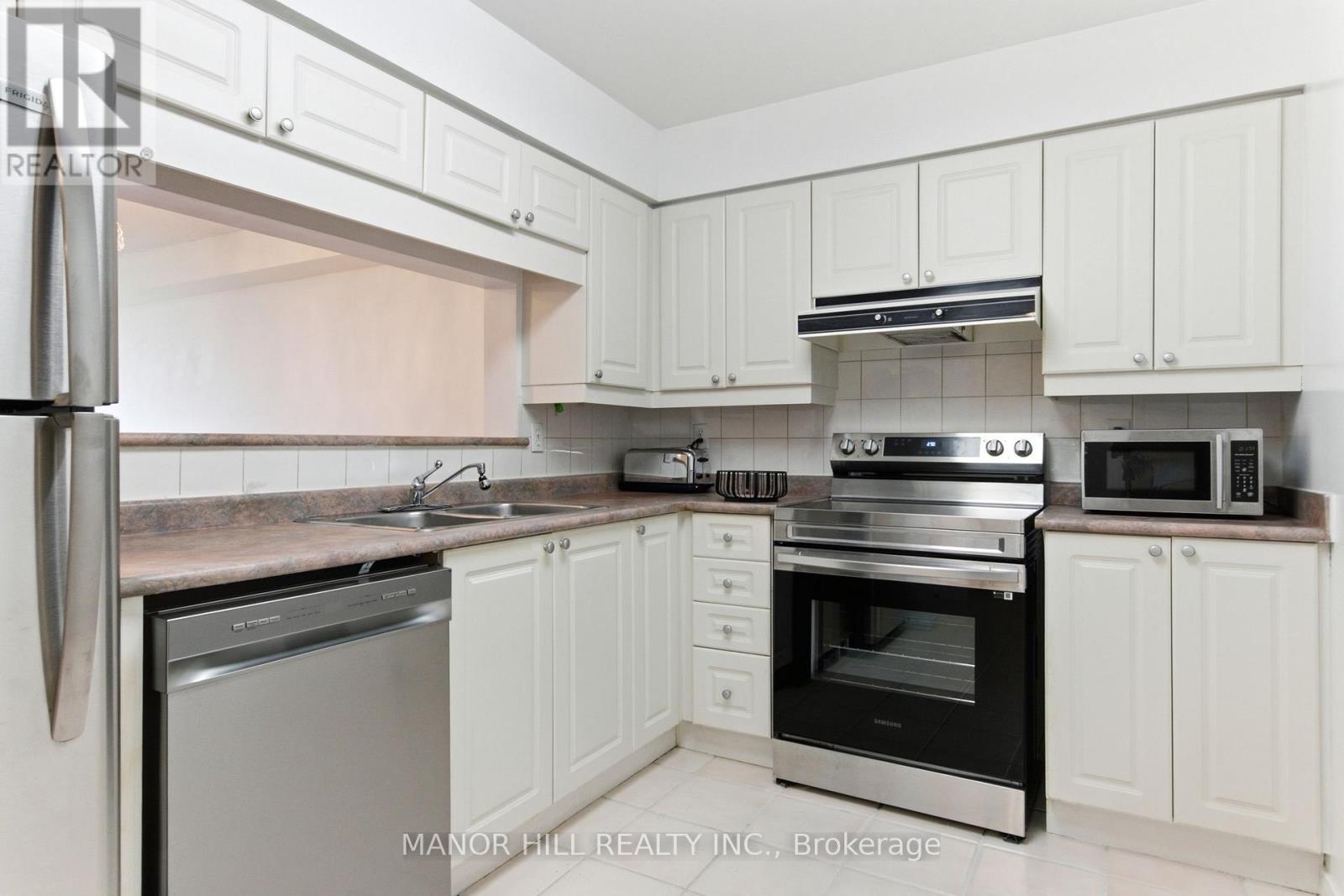 #814 11 TOWNSGATE DRIVE - 20