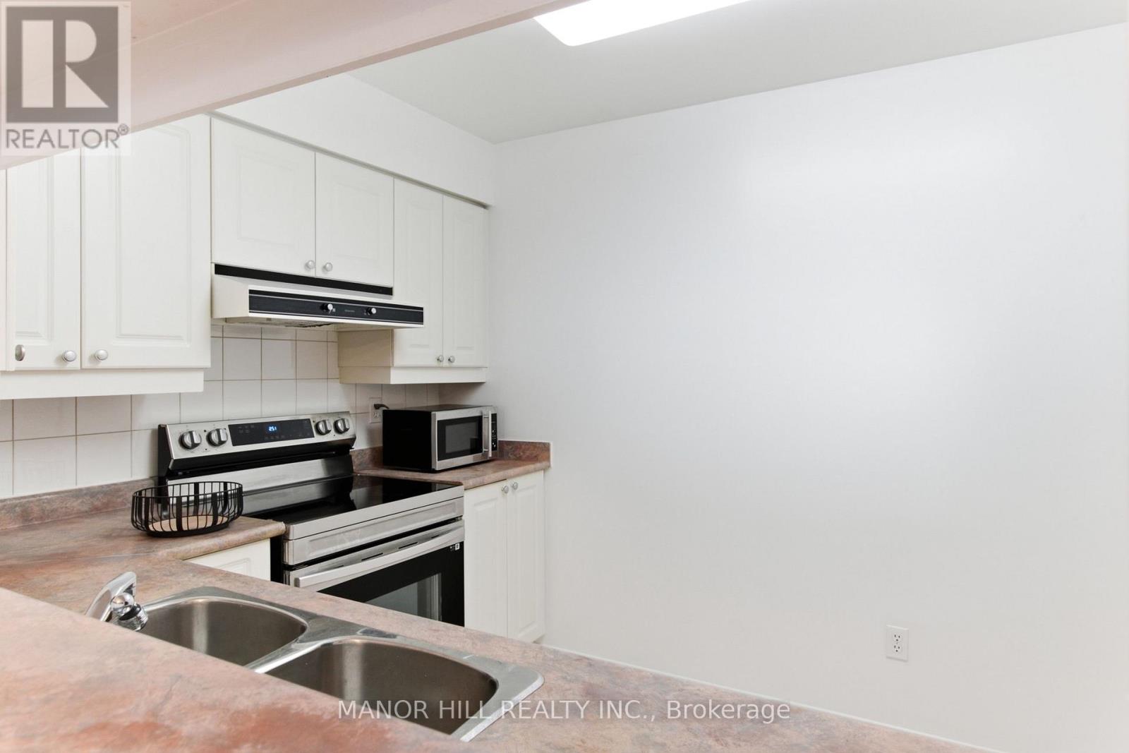 #814 11 TOWNSGATE DRIVE - 22