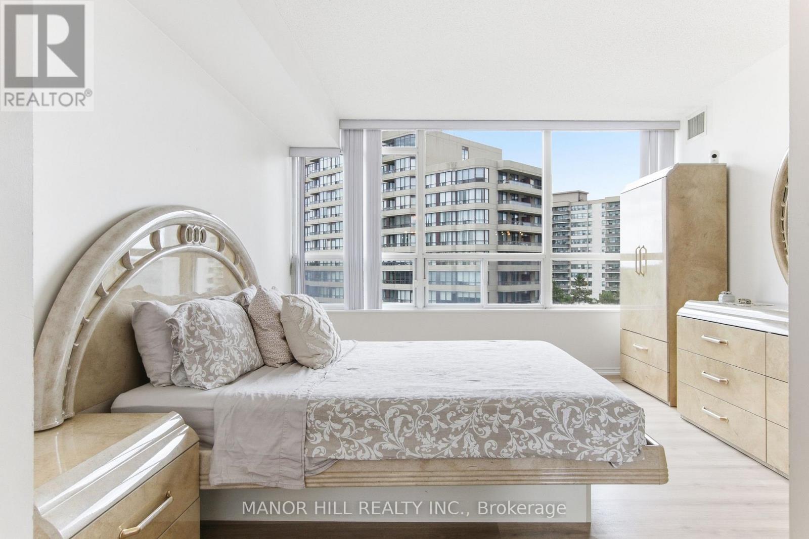 #814 11 TOWNSGATE DRIVE - 24